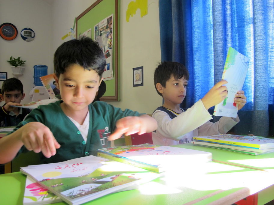 خانواده ها چرا 576 میلیارد تومان کتاب کمک درسی می خرند؟!کتاب کمک درسی در خدمت یادگیری نیست خانواده ها چرا 576 میلیارد تومان کتاب کمک درسی می خرند؟!کتاب کمک درسی در خدمت یادگیری نیست