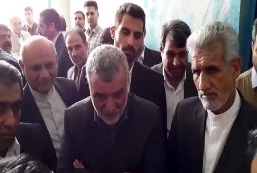 بوسه یک وزیر بر دستان یک بلوچ