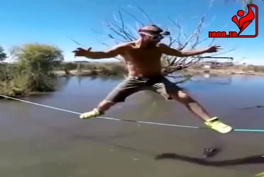 بندبازی روی دریاچه پر از تمساح